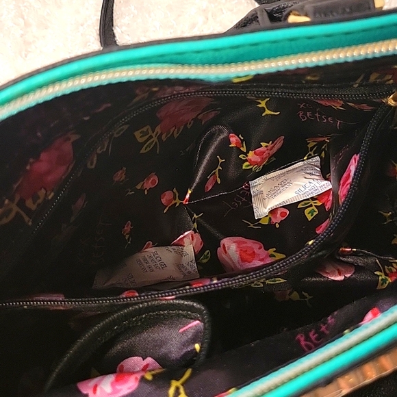 NWT Betsey Johnson Satchel w/Crossbody Strap - Picture 11 of 16